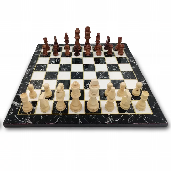 Opklapbaar schaakbord in zwart/wit marmer. Inclusief schaakstukken van hout